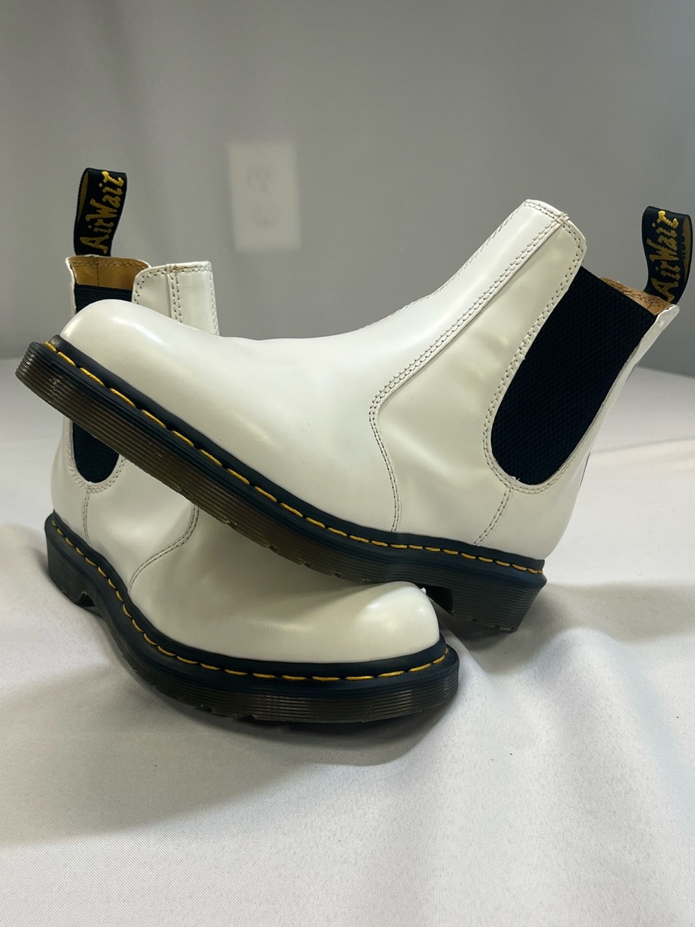 Dr. Martens 2976 YS White Smooth Leather Chelsea Boots Size US Men 8 Women 9